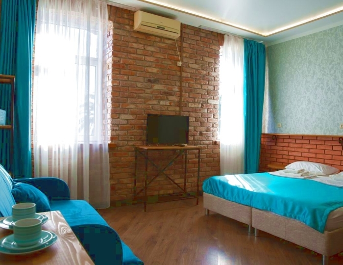 Комфорт 2-местный 1-комнатный 1-2 этаж, с кирпичной стеной - Гостиница «Абхазия» Новый Афон