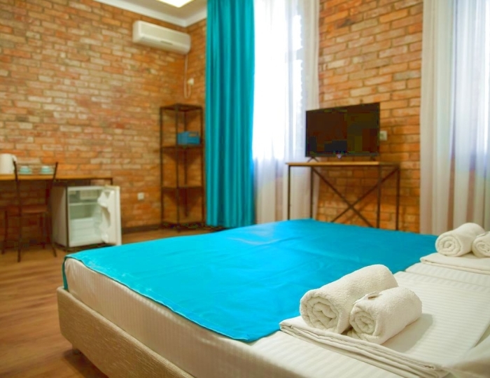 Комфорт 2-мест 1-комнатный б/доп ,1 этаж, с кирпичной стеной - Гостиница «Абхазия» Новый Афон