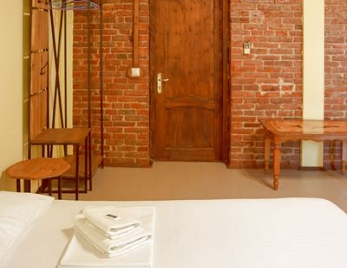 Семейный 2-местный 1-комнатный стандарт 1 категория без балкона кирпичная стена - Гостиница «Абхазия» Новый Афон