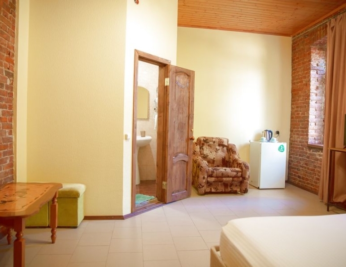 Семейный 2-местный 1-комнатный стандарт 1 категория без балкона кирпичная стена - Гостиница «Абхазия» Новый Афон