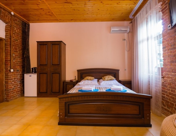 Семейный 2-местный 1-комнатный стандарт 1 категория, с балконом вид во двор - Гостиница «Абхазия» Новый Афон